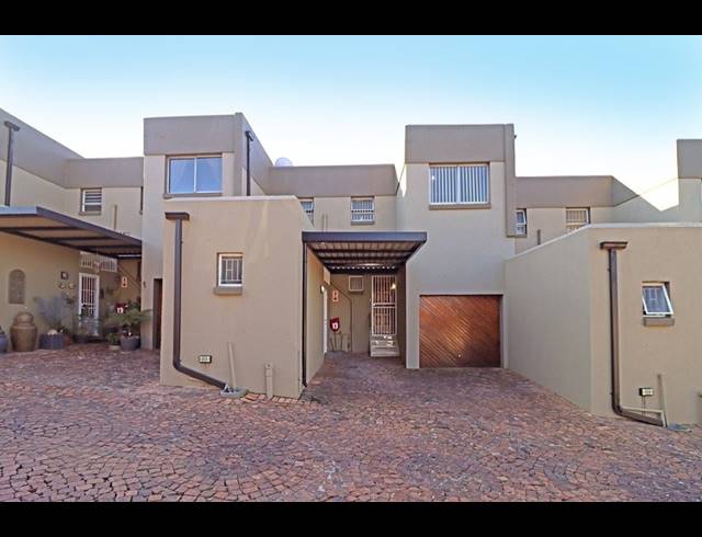 3 BEDROOM TOWNHOUSE FOR SALE IN BRUMA